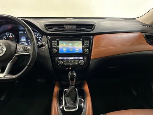 Used 2017 Nissan Rogue SL w/ SL Premium Package image 32