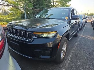 Used 2023 Jeep Grand Cherokee Laredo w/ Luxury Tech Group I AWD/4WD video 3