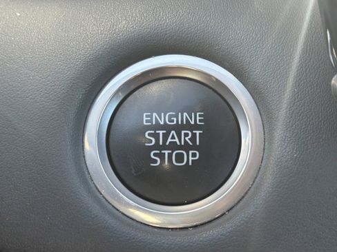 Used 2024 Toyota Highlander XLE image 28