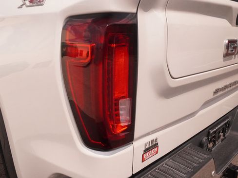 Used 2022 GMC Sierra 1500 SLT w/ SLT Premium Plus Package AWD/4WD image 35
