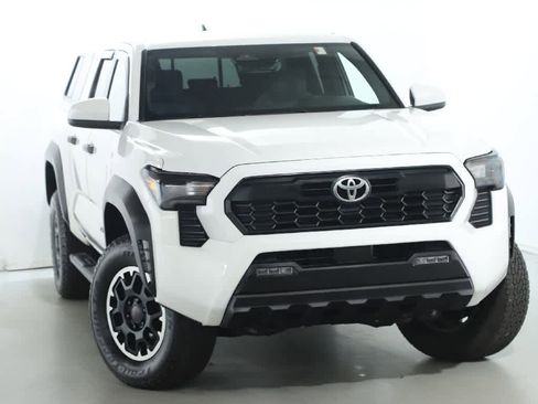 Used 2024 Toyota Tacoma TRD Off-Road image 2