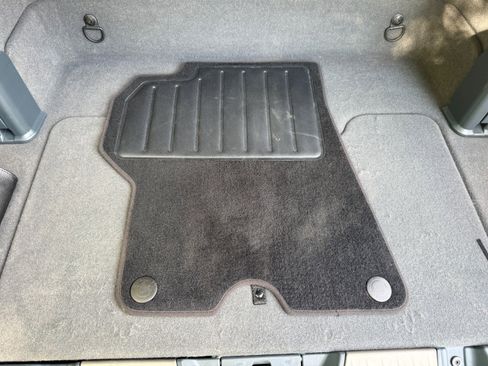 Used 2011 Ferrari California RWD image 60