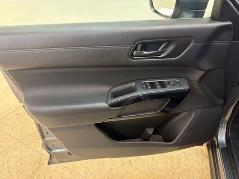 Used 2025 Nissan Pathfinder SV AWD/4WD image 14
