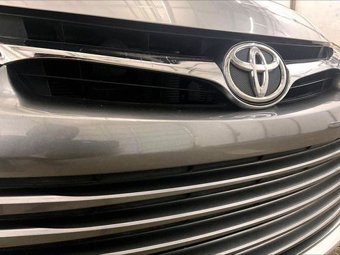 Used 2017 Toyota Camry XLE w/ Moonroof Package image 29