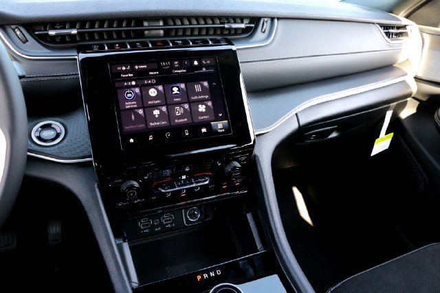 New 2025 Jeep Grand Cherokee Altitude RWD image 13