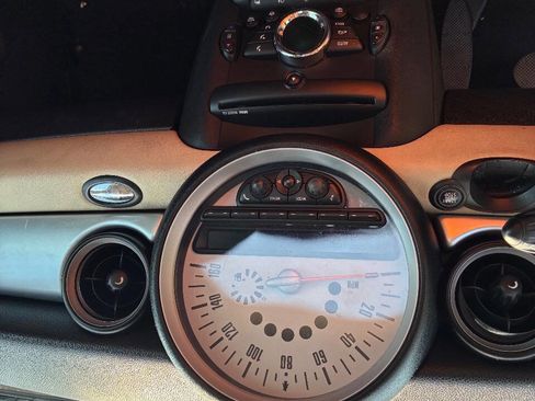 Used 2011 MINI Cooper Hardtop image 15