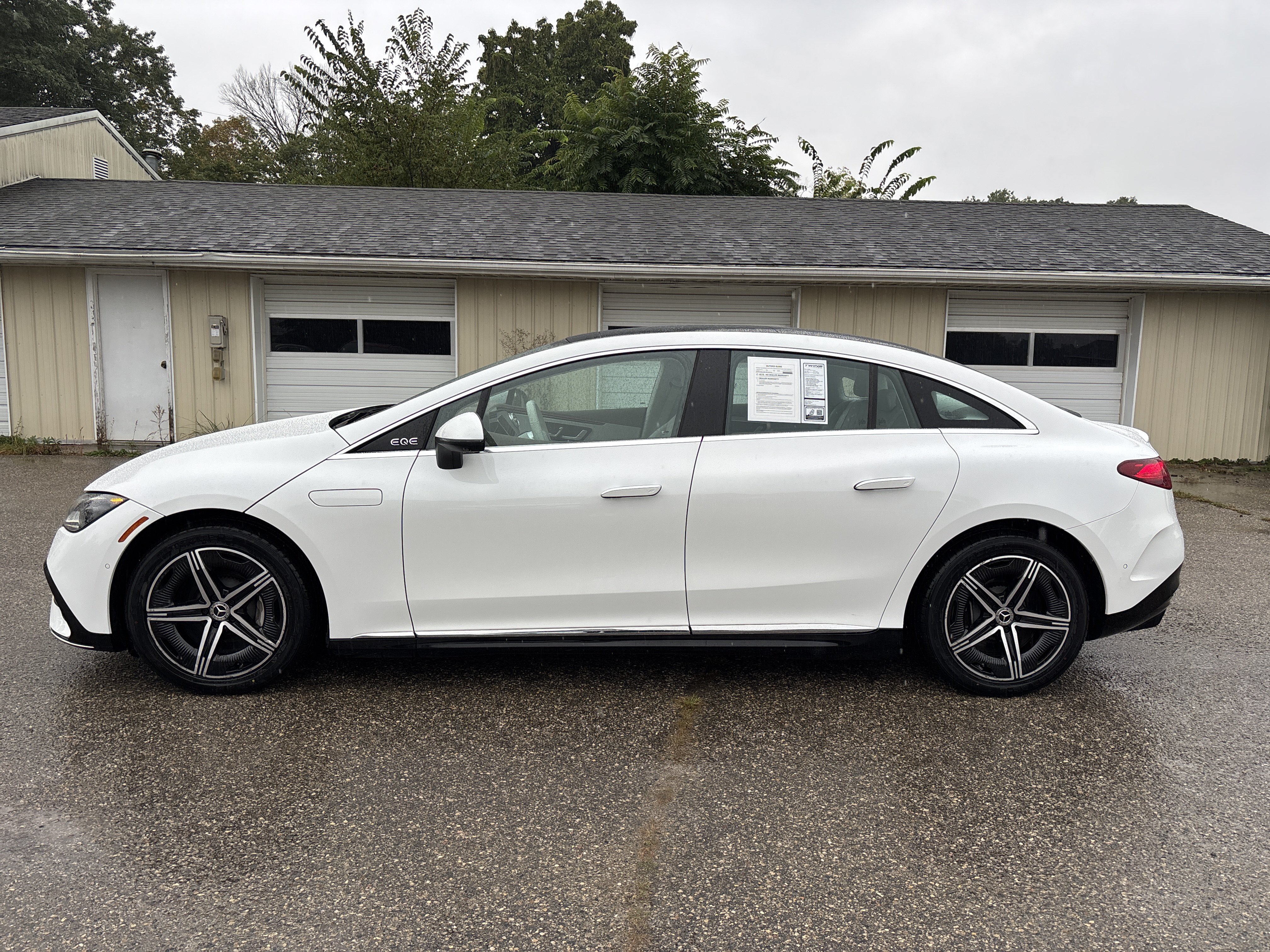 Used 2023 Mercedes-Benz EQE 350+ 4MATIC Sedan w/ Exclusive Trim Package image 10