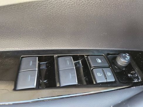 Used 2025 Toyota Corolla SE FWD image 35