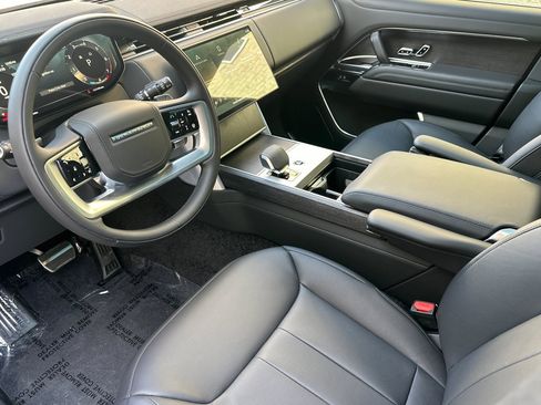 New 2025 Land Rover Range Rover SE image 9