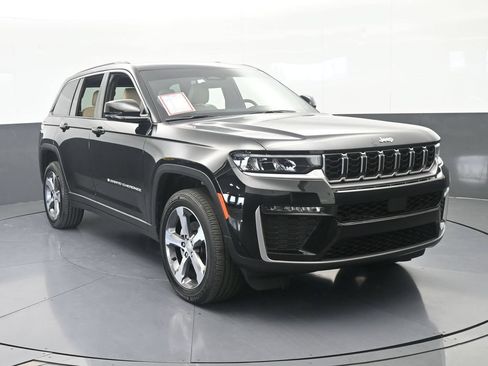Used 2026 Jeep Grand Cherokee Limited RWD image 9