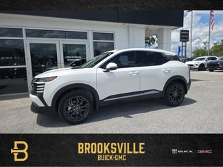 Used 2025 Nissan Kicks SR FWD video 1