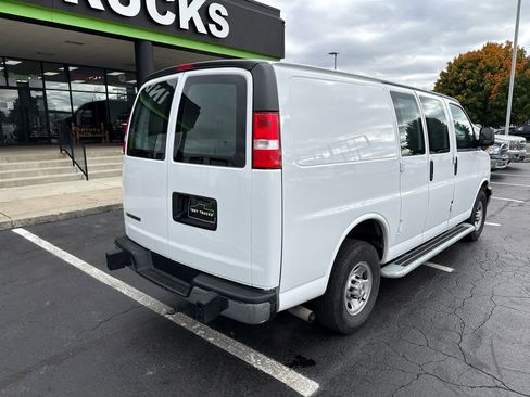 Used 2024 Chevrolet Express 2500 w/ Driver Convenience Package image 8