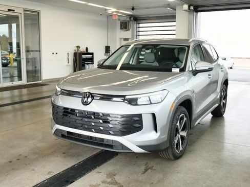New 2026 Volkswagen Tiguan SE image 3