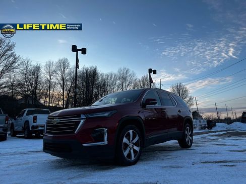 Used 2023 Chevrolet Traverse LT w/ LT Premium Package image 3