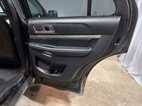 Used 2018 Ford Explorer XLT image 14