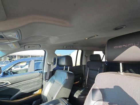 Used 2017 GMC Yukon XL Denali image 13