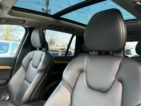 Used 2022 Volvo XC90 T6 Momentum w/ Climate Package image 10