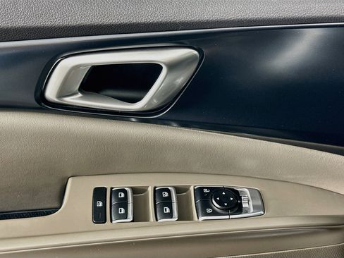 Used 2025 Kia Carnival FWD image 15