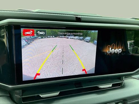 Used 2025 Jeep Wrangler Rubicon AWD/4WD image 29