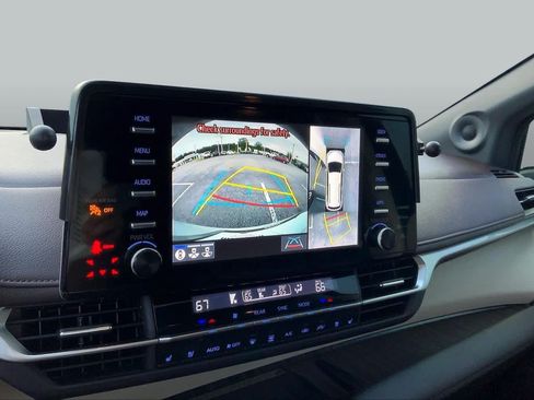 Used 2023 Toyota Sienna Platinum FWD image 26