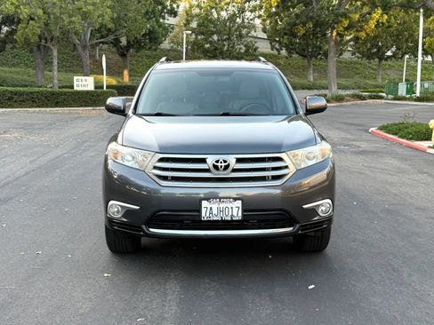 Used 2013 Toyota Highlander SE FWD image 9