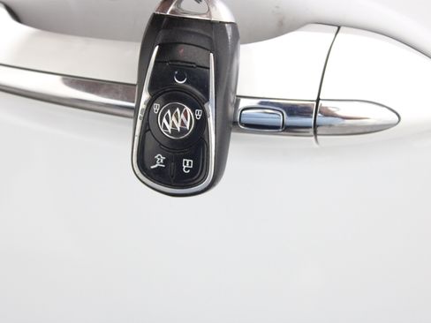 Used 2021 Buick Enclave Essence FWD image 19