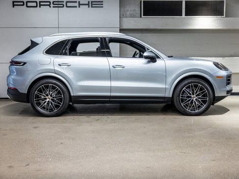 Certified 2025 Porsche Cayenne AWD/4WD image 9