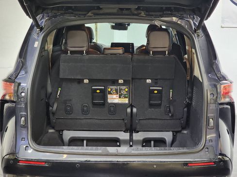 Used 2021 Toyota Sienna Platinum AWD/4WD image 8