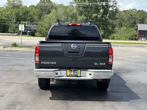 Used 2011 Nissan Frontier SL AWD/4WD image 7