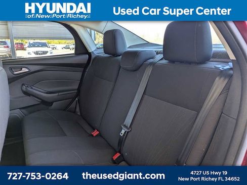 Used 2016 Ford Focus SE image 12