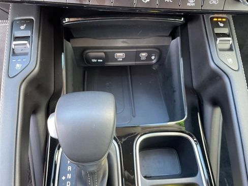 Certified 2024 Kia Telluride EX w/ EX Captain's Chair Package image 14