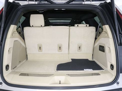 Used 2024 Cadillac Escalade Premium Luxury AWD/4WD image 11