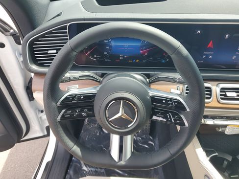 New 2026 Mercedes-Benz GLS 580 4MATIC image 28