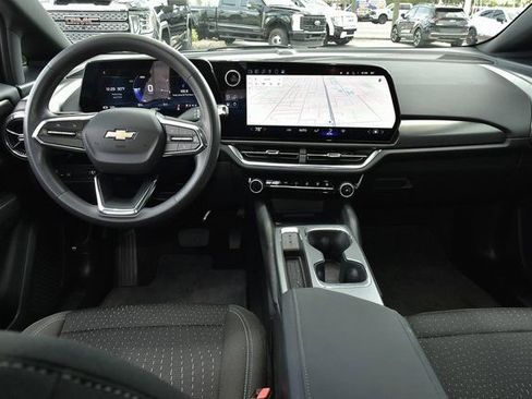 Used 2025 Chevrolet Equinox EV LT image 18