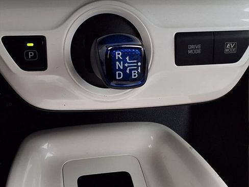 Used 2017 Toyota Prius Four image 19