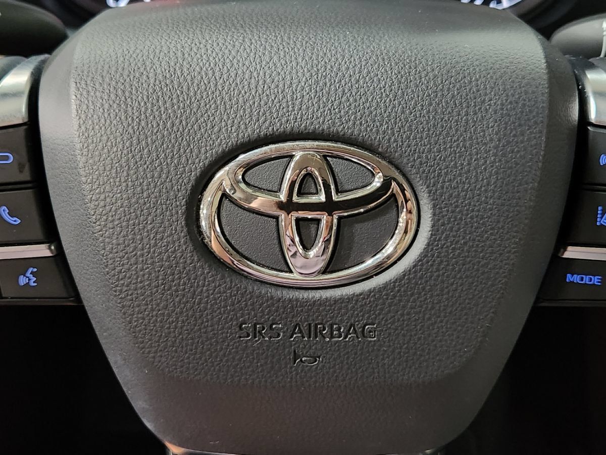 Used 2021 Toyota Highlander XLE AWD/4WD image 50
