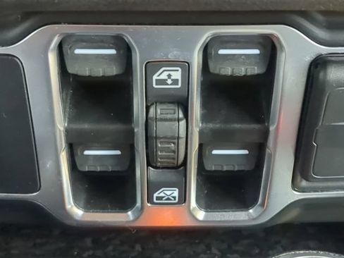 Used 2024 Jeep Wrangler Unlimited Sport AWD/4WD image 25