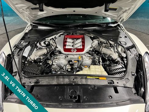 Used 2017 Nissan GT-R Premium image 20