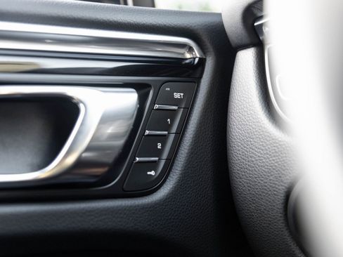 Certified 2026 Porsche Macan image 18