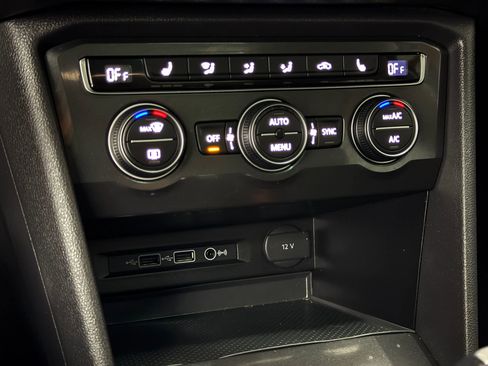 Used 2019 Volkswagen Tiguan SE w/ Panoramic Sunroof Package image 48