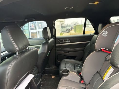 Used 2018 Ford Explorer XLT w/ Equipment Group 202A image 20