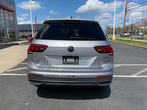 Used 2022 Volkswagen Tiguan SE AWD/4WD image 4