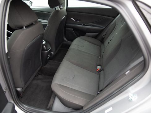 Used 2025 Hyundai Elantra SE image 20