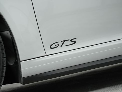 Used 2018 Porsche 911 Targa 4 GTS image 40