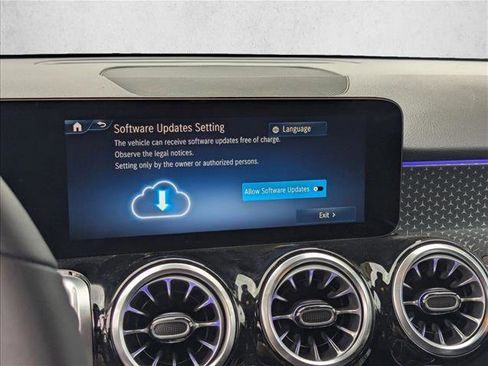 Used 2025 Mercedes-Benz GLB 250 image 11