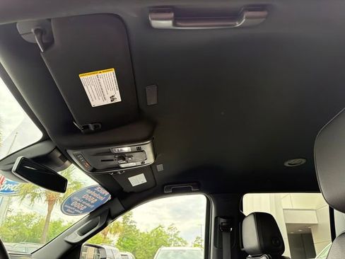 Used 2025 GMC Yukon Denali RWD image 24