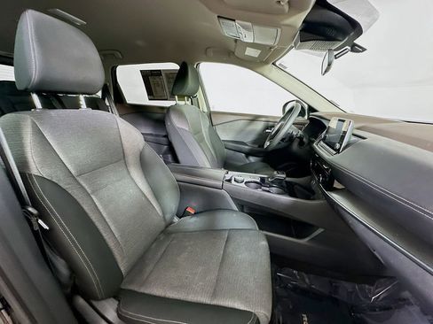 Used 2022 Nissan Rogue SV image 12