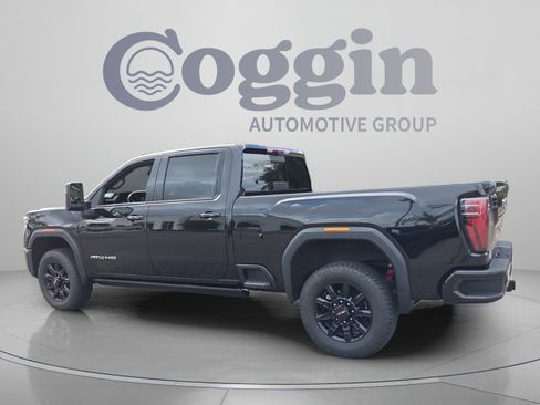 Used 2024 GMC Sierra 2500 AT4 w/ AT4 Premium Plus Package AWD/4WD image 3