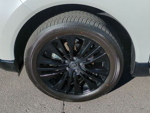 Used 2024 Toyota Venza Nightshade image 13