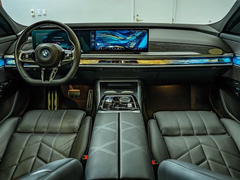 Used 2024 BMW i7 eDrive50 w/ M Sport Package RWD image 36